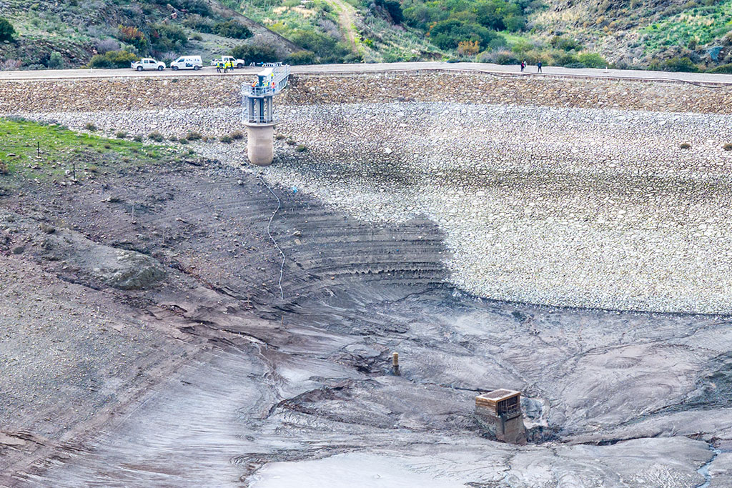 mavrokolympos-reservoir-is-empty_05