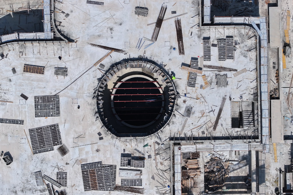 neon-mall-update-2506_09
