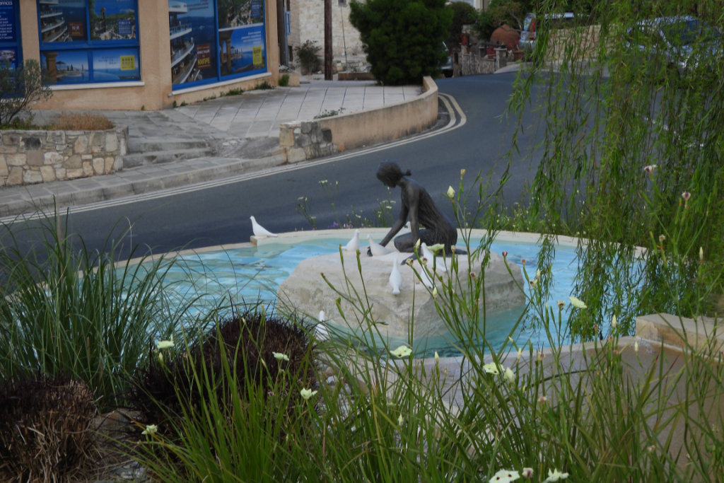 Tala-roundabout-sculpture 04 tala-roundabout-sculpture_04