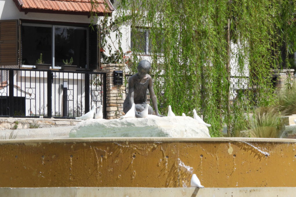 tala-roundabout-sculpture_12