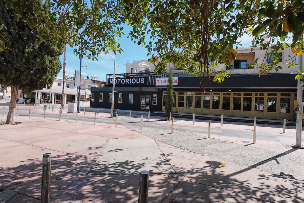 the-abandoned-bowling-alley-on-bar-street_01