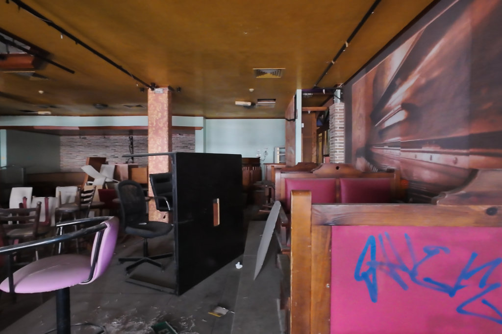 The-abandoned-bowling-alley-on-bar-street 14 the-abandoned-bowling-alley-on-bar-street_14