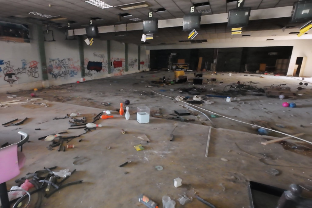 The-abandoned-bowling-alley-on-bar-street 25 the-abandoned-bowling-alley-on-bar-street_25