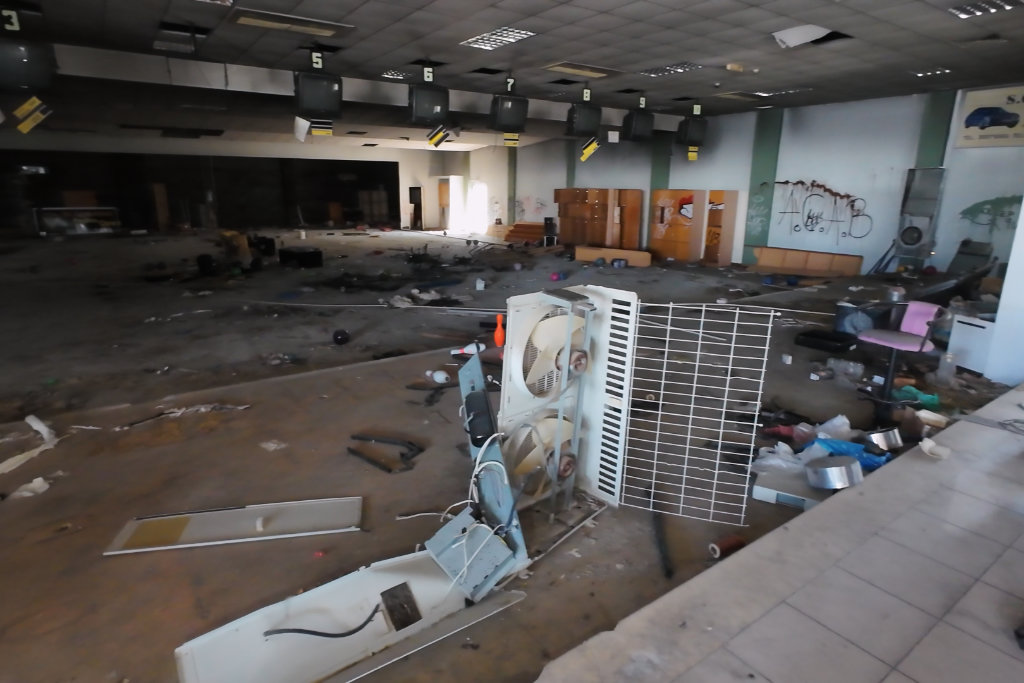 The-abandoned-bowling-alley-on-bar-street 28 the-abandoned-bowling-alley-on-bar-street_28