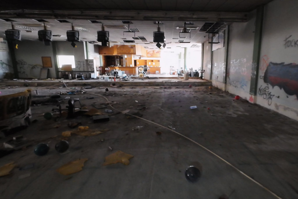 The-abandoned-bowling-alley-on-bar-street 36 the-abandoned-bowling-alley-on-bar-street_36