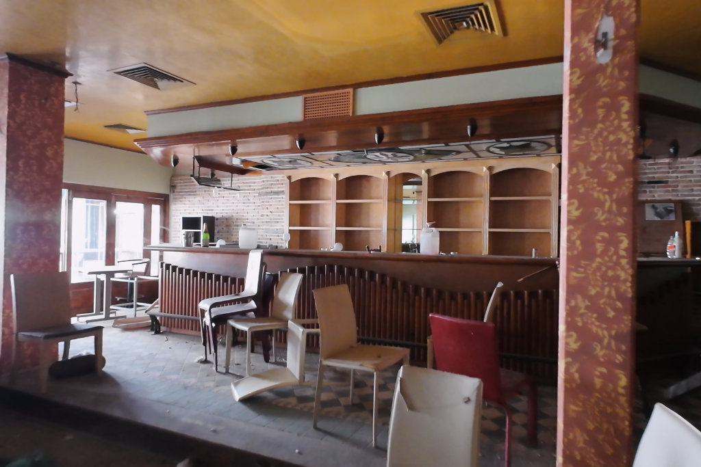 The-abandoned-bowling-alley-on-bar-street 44 the-abandoned-bowling-alley-on-bar-street_44