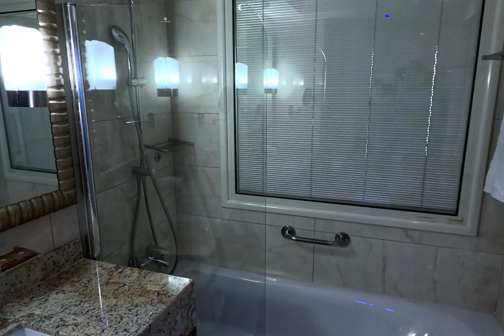alexander-the-great-hotel-tour_12