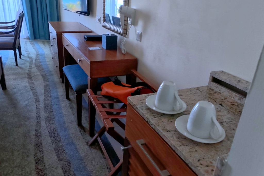 alexander-the-great-hotel-tour_13