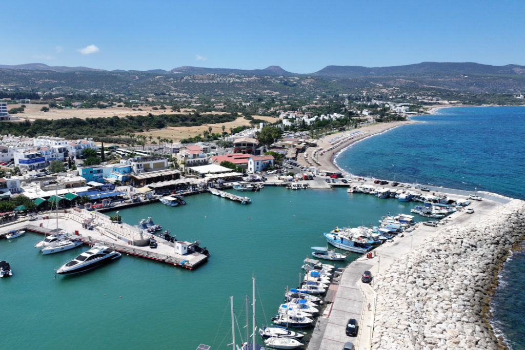 polis-coast-in-august_27