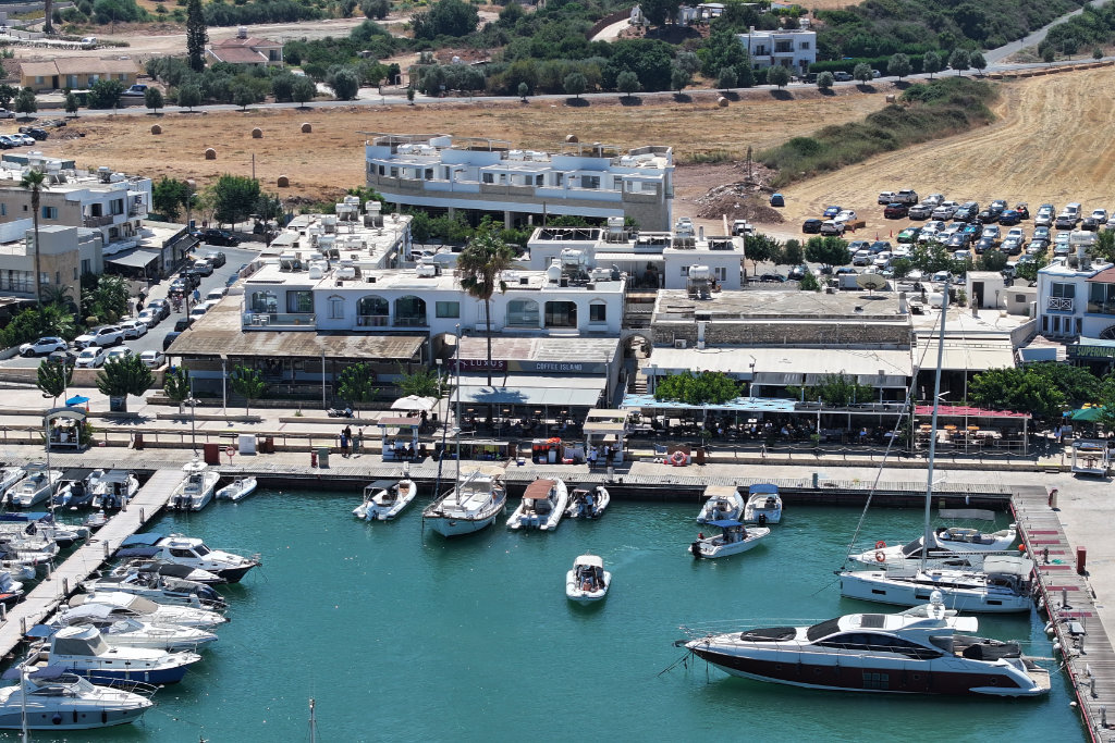 polis-coast-in-august_28
