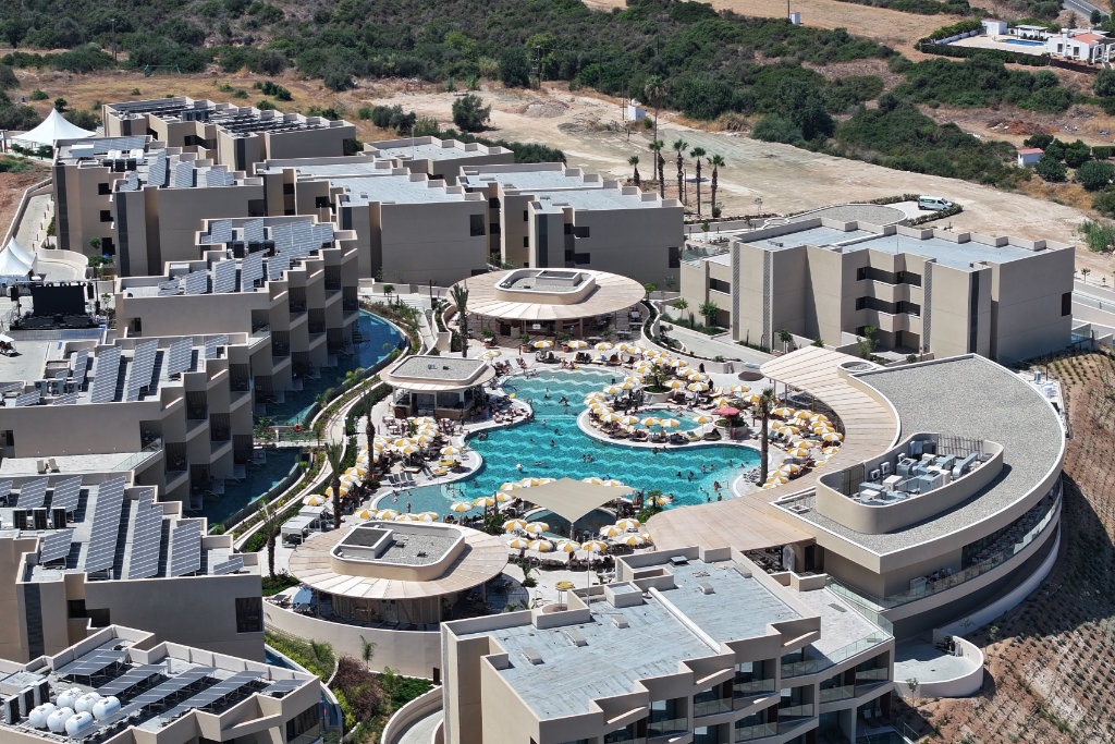 polis-coast-in-august_31