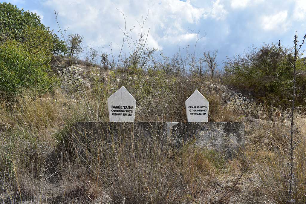 anadiou_cemetery_02