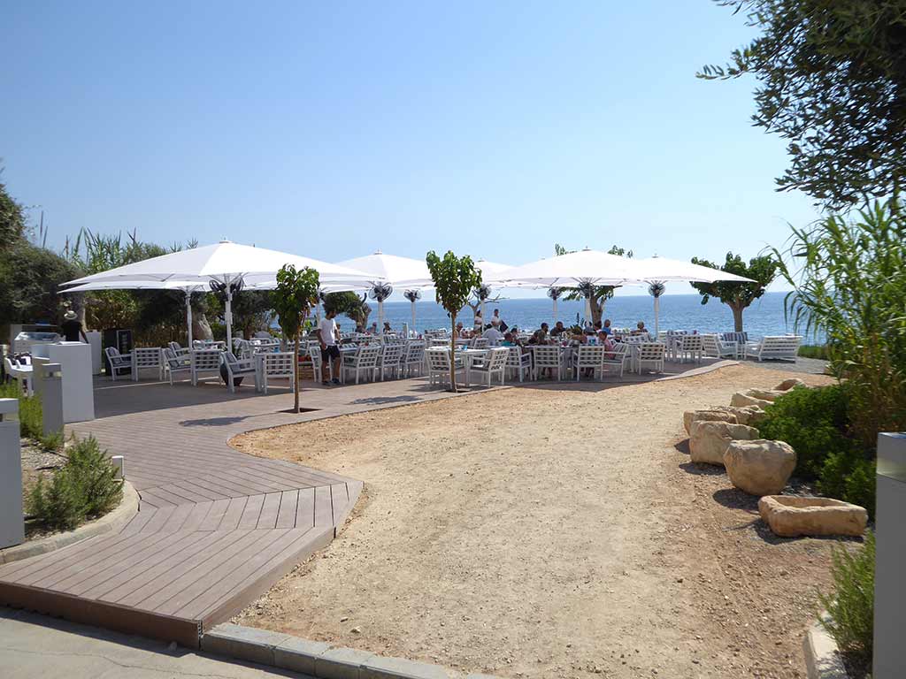 cap_st_georges_14_restaurant_closeup