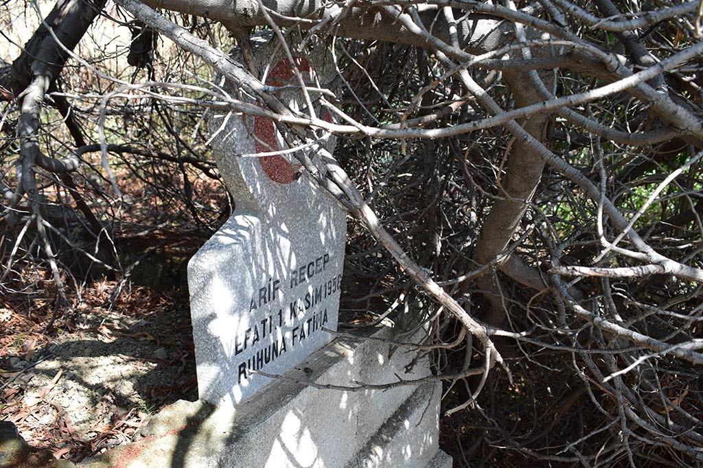chrysochou_cemetary_16