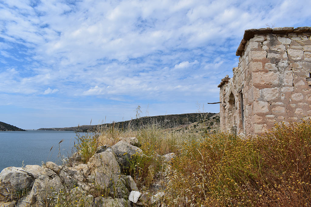 Foinikas-by-the-lake 03 foinikas-by-the-lake_03