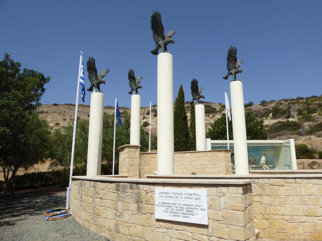 kouklia_memorial_11_birds