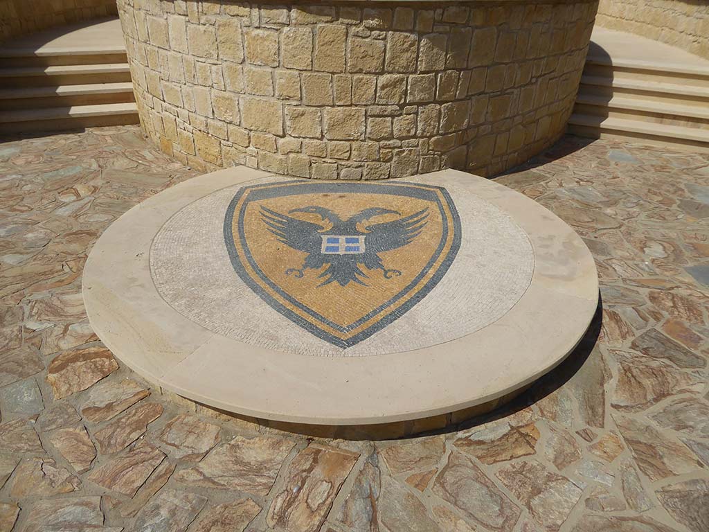 kouklia_memorial_13_shield