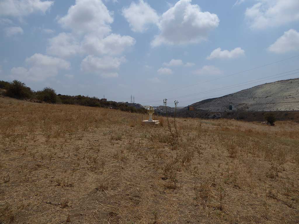 motorway_shrine_02_field