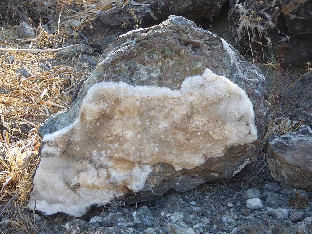 Motorway Shrine 16 Crystals Like Snow motorway_shrine_16_crystals_like_snow