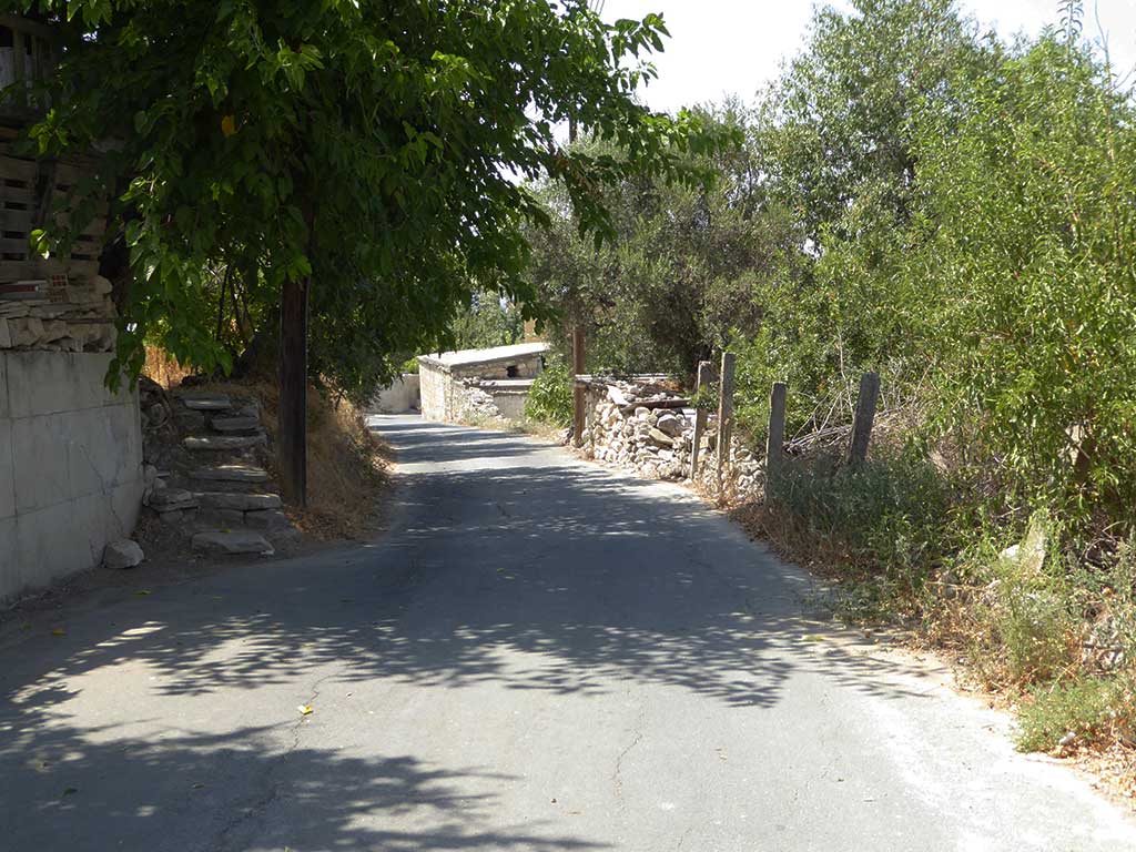 simou_02_village_road