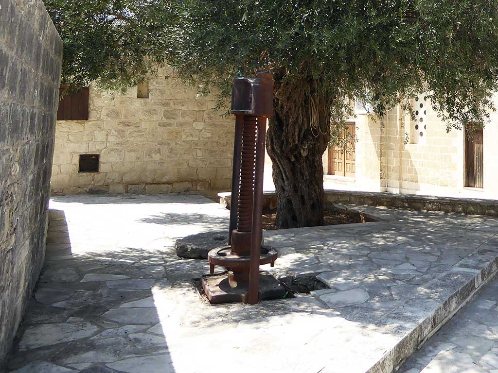 Simou 07 Grape Press simou_07_grape_press