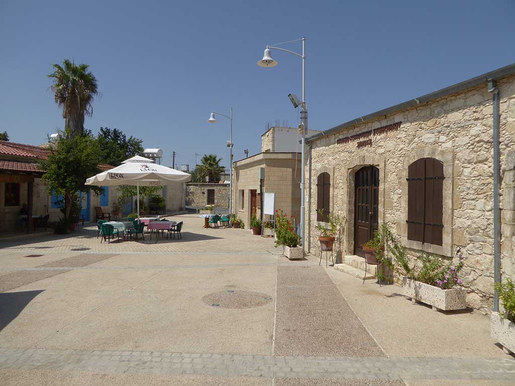 simou_11_court