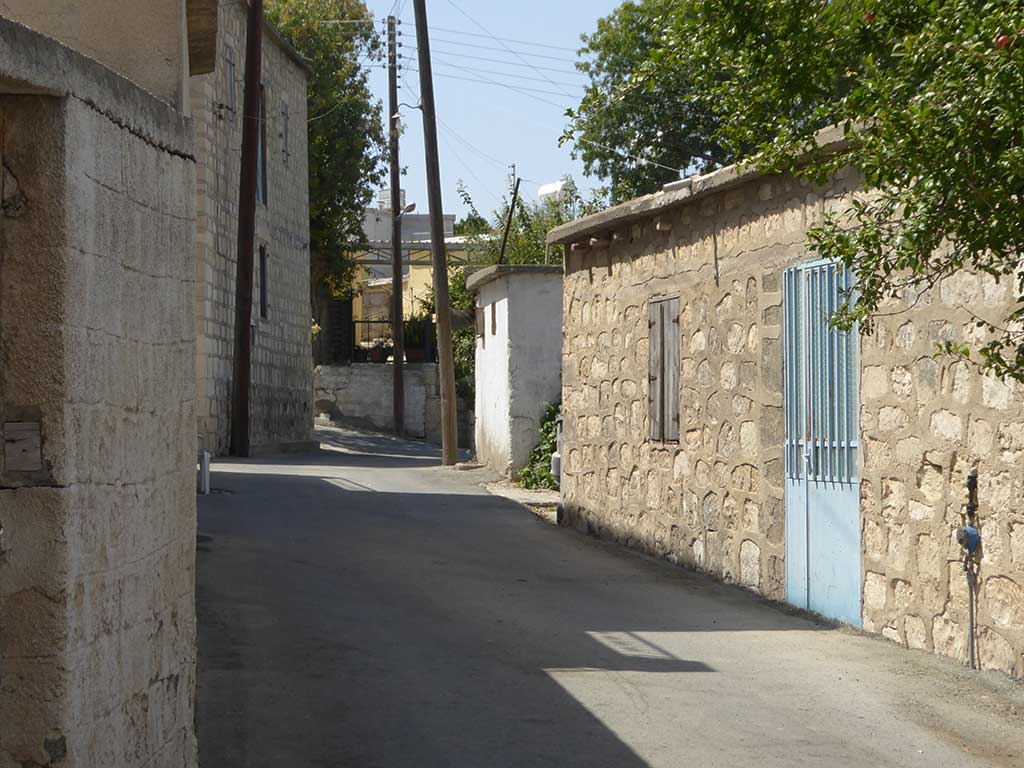 simou_13_a_side_road