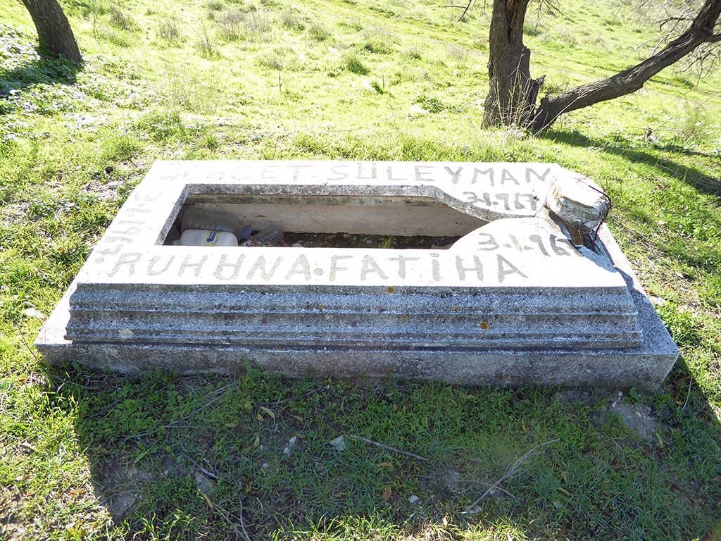 25_grave