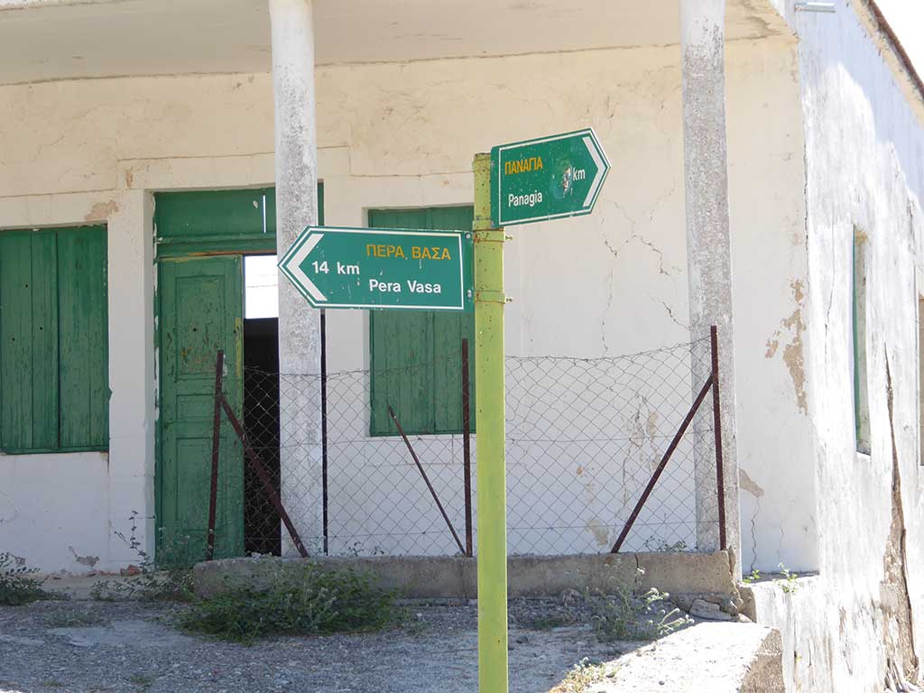 vretsia_to_kelefos_03_signpost_pera_vasa