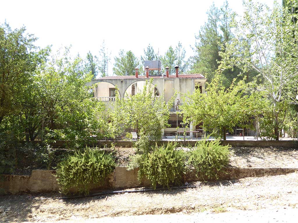 vretsia_to_kelefos_16_lodge_front