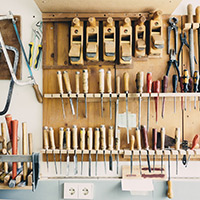lots of planes and screwdrivers