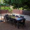 23-outdoor-eating-area