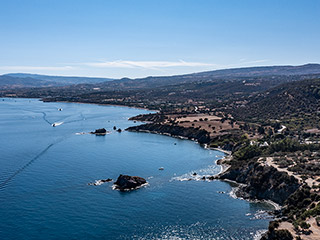 Plenty of sunshine in Cyprus on Monday, 33 C inland